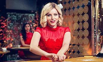 Hình ảnh minh họa đội ngũ chăm sóc khách hàng chuyên nghiệp của vn8day hoạt động 24/7